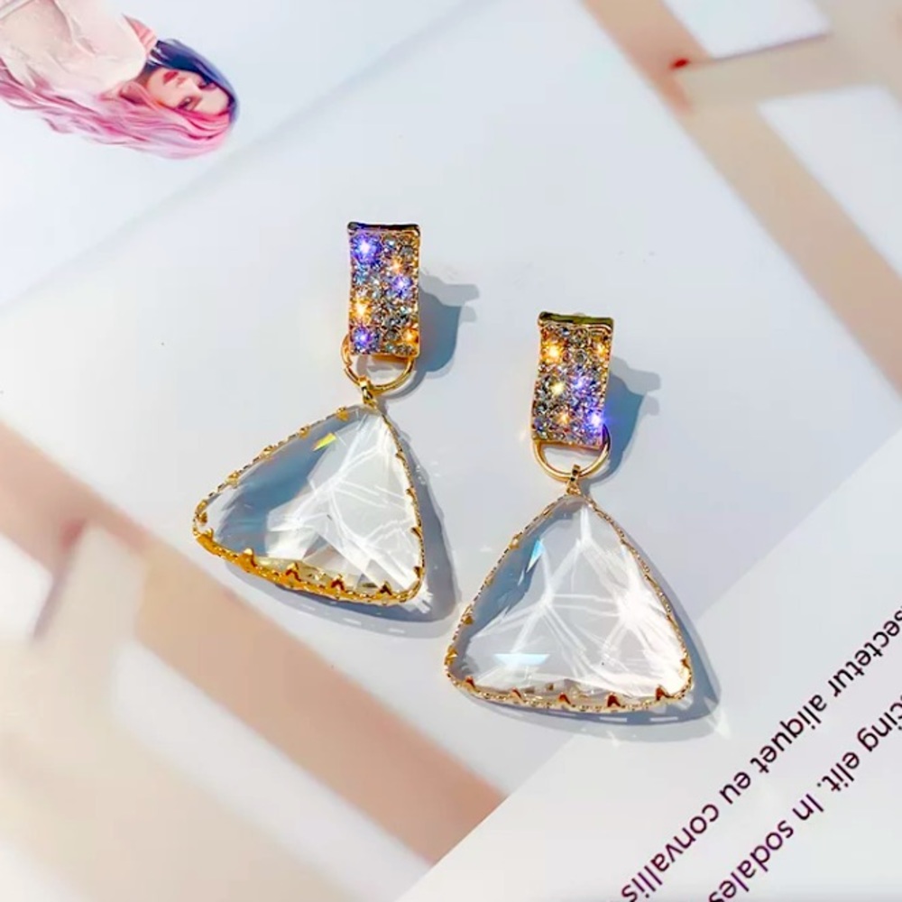 🌟 Clear Triangle Earrings - Picture 1 of 5